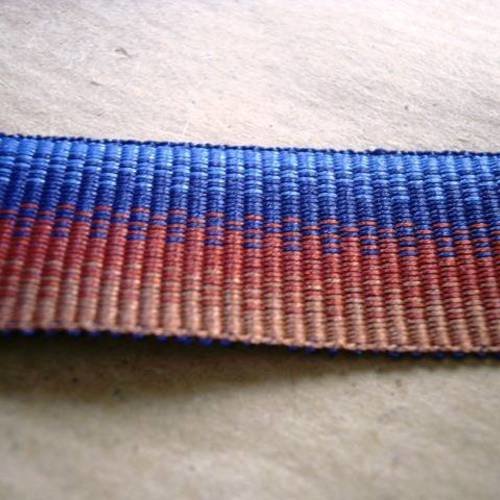 Ruban  en polyester  , à  motifs  rayures bleu , marron et bordeaux