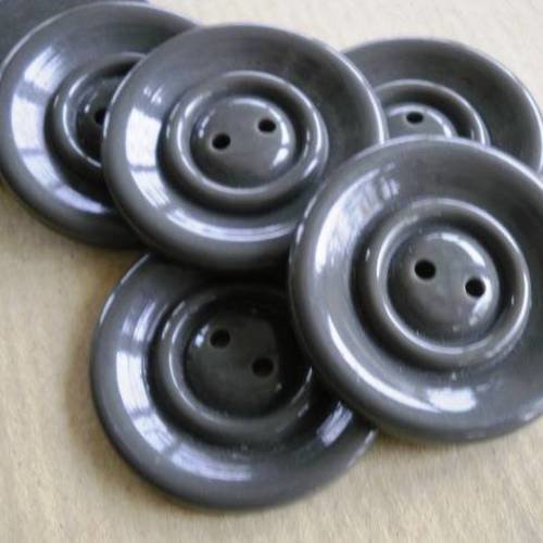 Boutons  ronds en plastique , coloris  gris foncé , diamètre 32 mm 