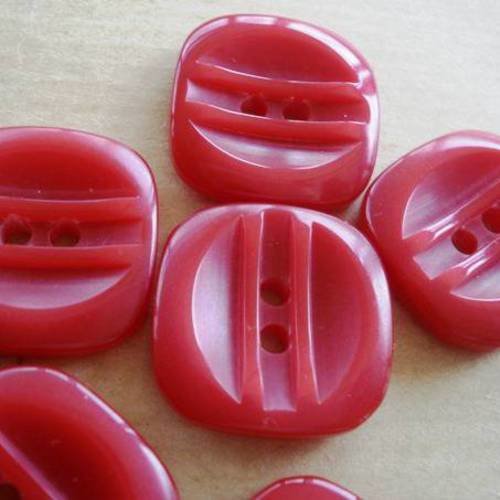 Lot de 2 boutons carrés  en plastique , coloris rouge  , taille 13 mm