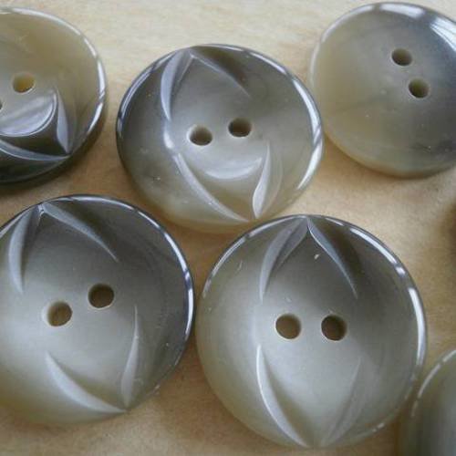 Lot de 5 boutons  ronds en plastique , coloris gris à tons changeants  , diamètre 19 mm