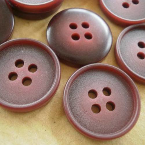 Lot de 4 boutons ronds à quatre trous , coloris bordeaux , diamètre 18 mm 