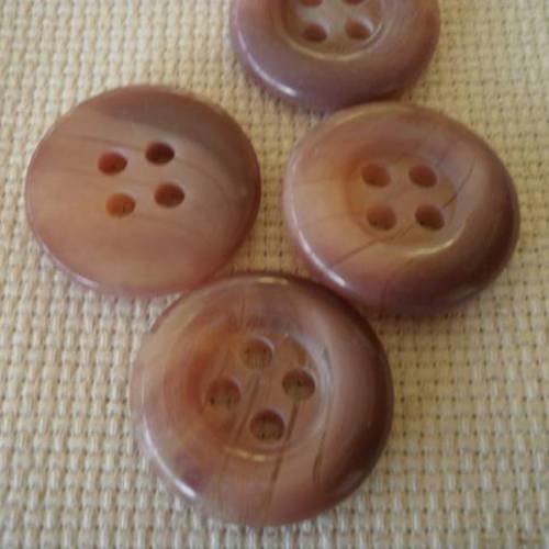 Lot de deux boutons  ronds en plastique  , coloris vieux rose marbré  , diamètre 23 mm 