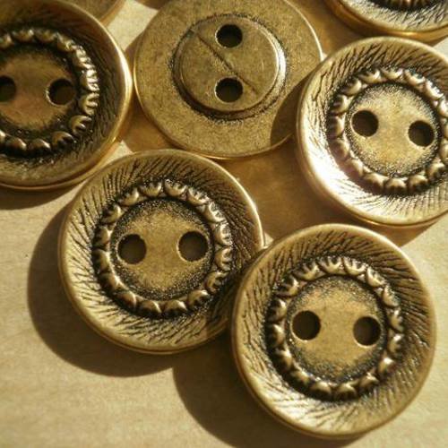 Lot de 2 boutons  ronds  en métal   , coloris doré  , diamètre 17 mm 