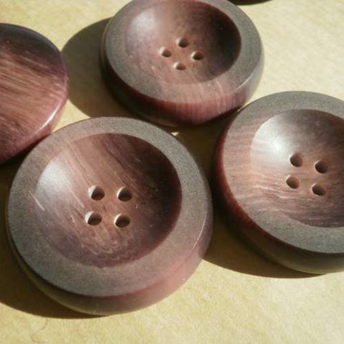 Boutons  ronds en plastique  , coloris  vieux rose et gris  , diamètre 27 mm