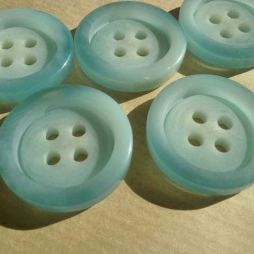 Lot de 4 boutons  ronds en plastique  , coloris vert  d'eau , diamètre 28 mm