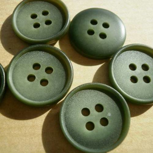 Lot de 4 boutons ronds à quatre trous , coloris vert , diamètre 18 mm 