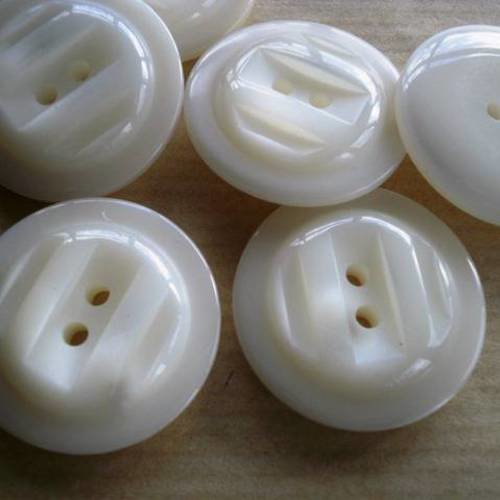Boutons  ronds en plastique  , coloris blanc , diamètre 30 mm 