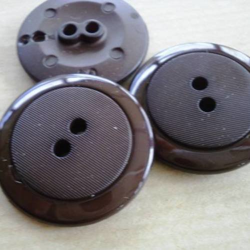 Boutons  ronds en plastique  , coloris marron foncé , diamètre 27 mm 