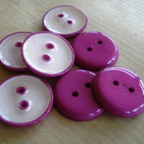 Lot de 2 boutons ronds à deux trous en plastique , coloris rose fuchsia  , diamètre 12 mm