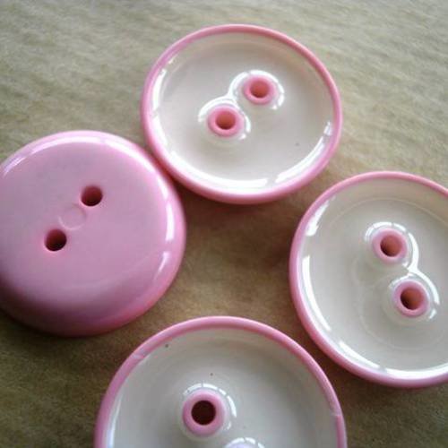 Lot de 2 boutons ronds à deux trous en plastique , coloris rose , diamètre 12 mm 