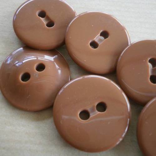 Lot de 2 boutons ronds en plastique , coloris marron clair  , diamètre  23 mm 