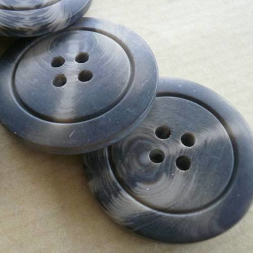 Lot de 2 boutons  ronds en plastique  , coloris beige chine noir  , diamètre  23 mm 