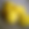 Lot de 2 boutons ronds en plastique , coloris  jaune , diamètre 18 mm