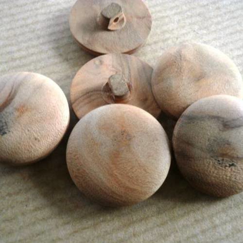 Jolis petits boutons  ronds en bois , coloris bois clair mat , diamètre 15 mm