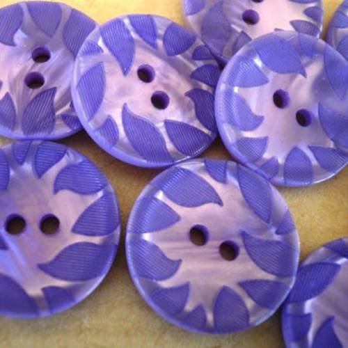 Petits boutons  ronds en plastique ,  coloris violet , diamètre 13 mm