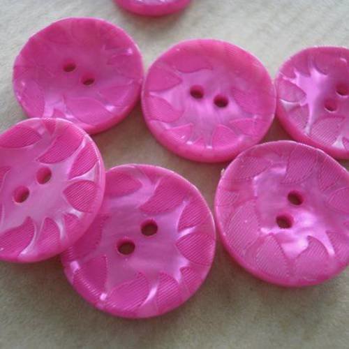 Petits boutons  ronds en plastique , coloris  fuchsia , diamètre 13 mm
