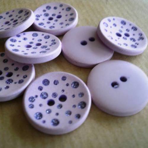 Lot de 2 boutons  ronds en plastique , coloris mauve et argenté  , diamètre  15 mm 