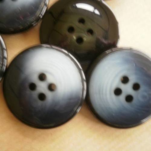 Boutons  ronds en plastique  , coloris bleu gris marbré , diamètre 28 mm