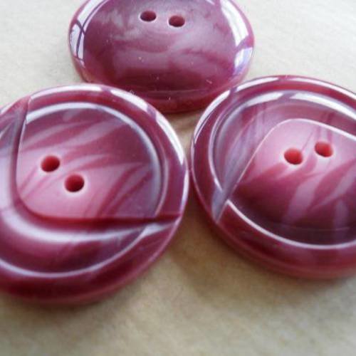 Lot de 3 boutons  ronds en plastique  ,  coloris prune marbré  , diamètre  30 mm