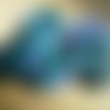 Boutons  ronds  à deux trous en plastique , coloris turquoise et parme , diamètre  23 mm 