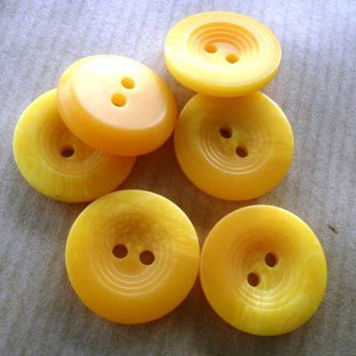 Boutons à deux  trous  ronds en plastique, couleur jaune changeant , diamètre 15 mm