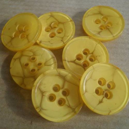 Lot de 2 boutons  ronds en plastique , coloris jaune  motif marbré , diamètre 17 mm