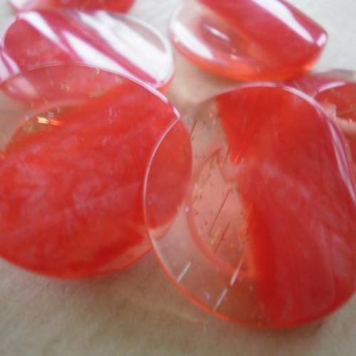 Boutons  ronds en plastique  , coloris  rouge marbré  et transparent pailletté  , diamètre 23 mm