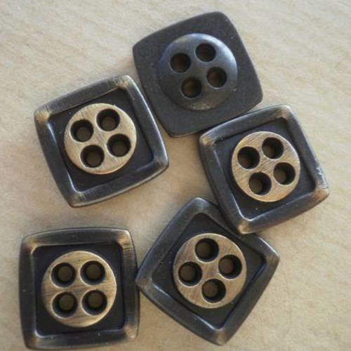 Lot de 2 boutons  carrés  en métal , coloris noir et laitonné  , taille  15 mm 