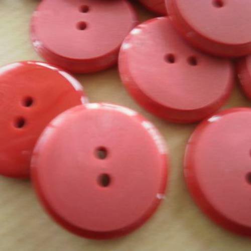 Lot de deux boutons  ronds en plastique , coloris rouge , diamètre 23 mm 