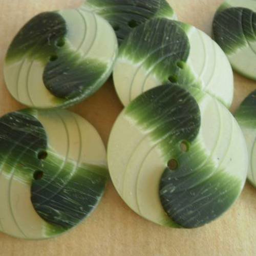 Boutons ronds x 4 en plastique, couleur  vert changeant , diamètre 28 mm
