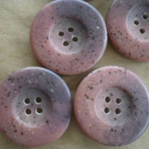 Lot de 5 boutons ronds en plastique  , coloris rose et gris chinés  , diamètre 26 mm