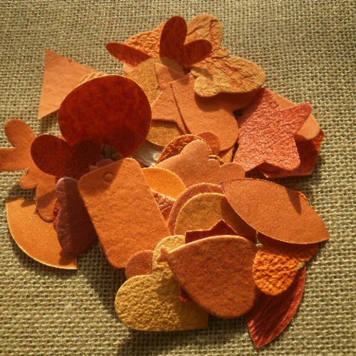 Lot (6) de 50 découpes de papiers décoratifs  , coloris orange  ,  tailles et formes diverses