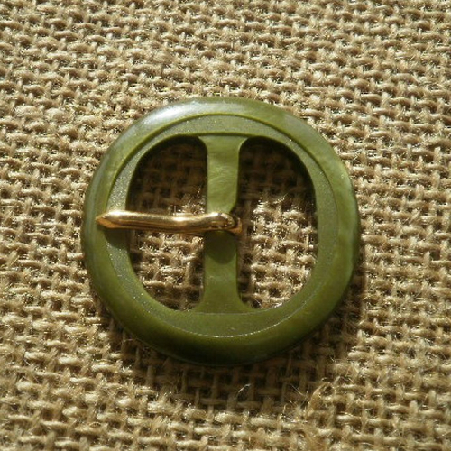 Boucle de ceinture ronde en plastique, coloris vert marbré , diamètre 3,5 cm