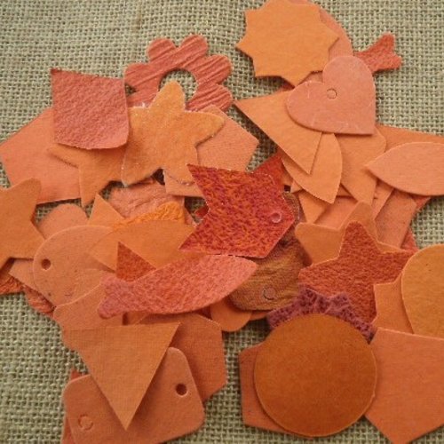 Lot (16) de 50 découpes de papiers décoratifs  , coloris orange  ,  tailles et formes diverses