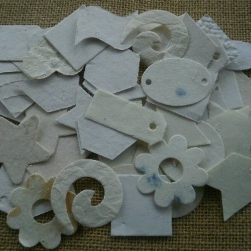 Lot (32) de 50 découpes de papiers décoratifs  , coloris blanc ,  tailles et formes diverses