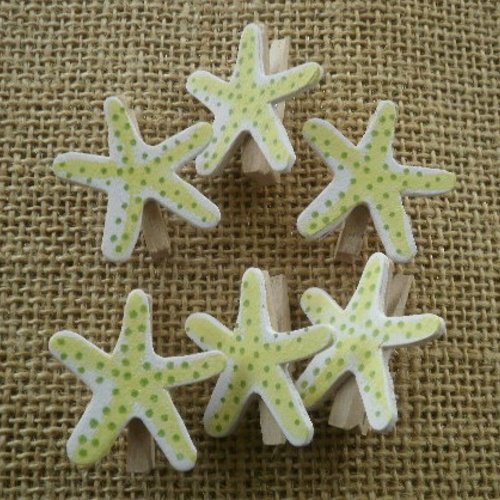 Sachet de 6 embellissements étoiles de mer sur pince en bois , coloris blanc , jaune et vert