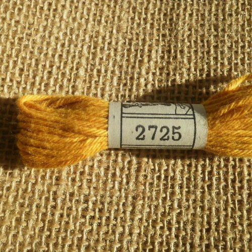 Echevette ancienne de coton à broder  retors dmc , numéro 4 , coloris 2725 jaune moutarde