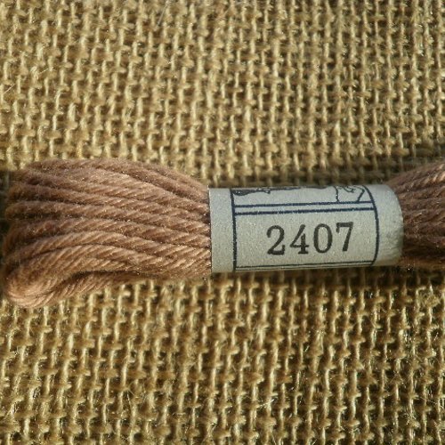 Echevette ancienne de coton à broder  retors dmc , numéro 4 , coloris 2407 beige marron