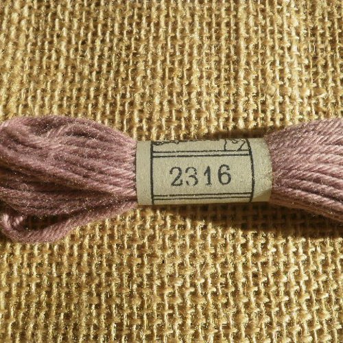 Echevette ancienne de coton à broder  retors dmc , numéro 4 , coloris 2316 parme