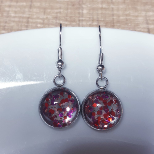 Boucles d'oreilles cabochon de verre en résine à paillettes rouge , rose fuschia et argent - acier inoxydable