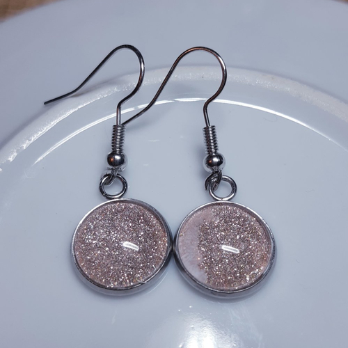 Boucles d'oreilles cabochon de verre beige à paillettes et argent - acier inoxydable