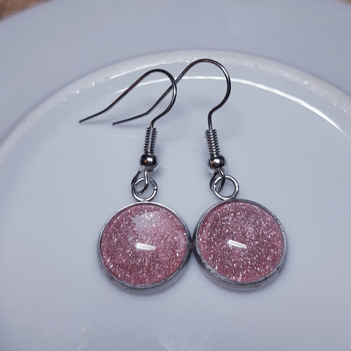 Boucles d'oreilles cabochon de verre rose poudré à paillettes et argent - acier inoxydable