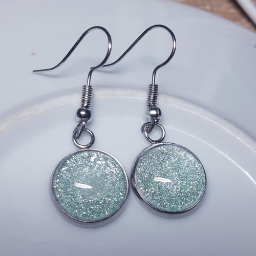 Boucles d'oreilles cabochon de verre à paillettes vert d'eau et argent - acier inoxydable
