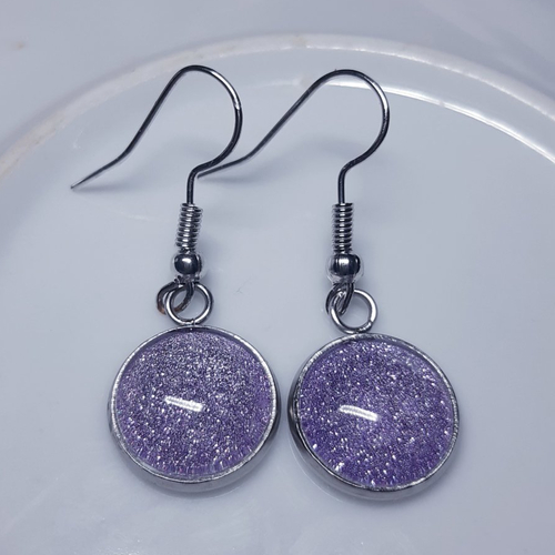 Boucles d'oreilles cabochon de verre à paillettes mauve lilas et argent - acier inoxydable
