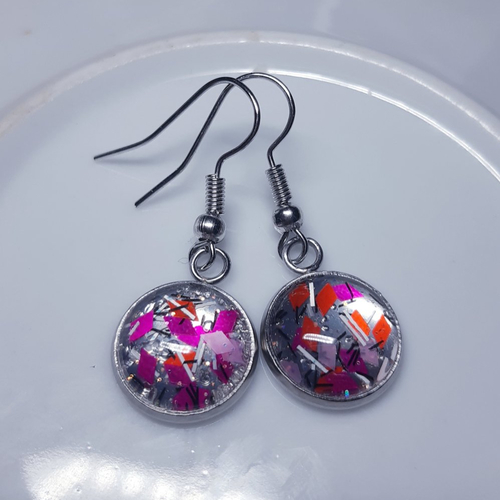 Boucles d'oreilles cabochon de verre en résine à paillettes rouge , rose fuschia , noir et argent - acier inoxydable