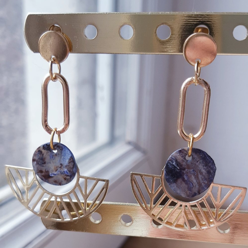 Boucles d'oreilles pastille de coquillage nacre bleu marine , éventail doré et puces or - acier inoxydable