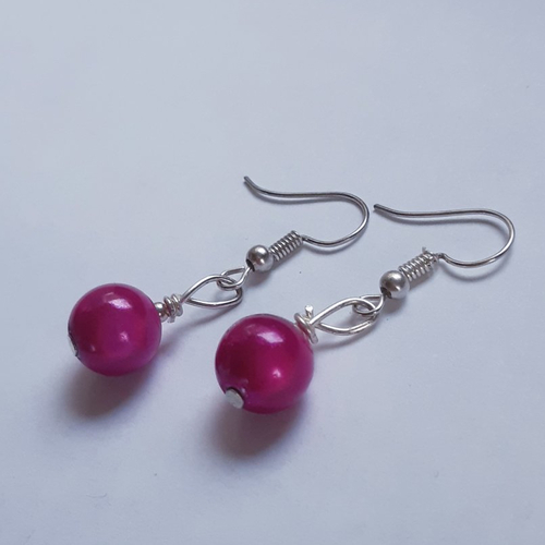 Vendu / boucles d'oreilles perle acrylique fushia nacré, argenté