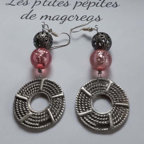 Boucles d'oreilles perle rose argenté, breloque ronde grise, boule filigrane grise