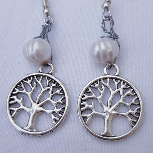 Boucles d'oreilles perle d'eau douce nacre blanche, arbre de vie argenté