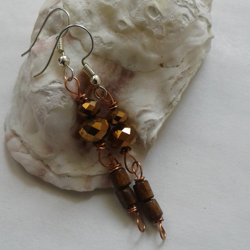 Boucles d'oreilles cristals swarovski marron doré facettées, tubes bois marron, cuivré